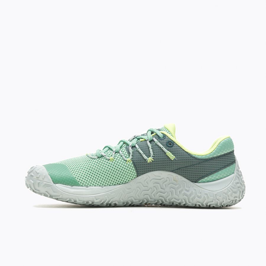 Barfußschuhe Merrell Trail Glove 7 für Damen in Jade, linke Ansicht, erhältlich in unserem Onlineshop für Barfußschuhe. Der flexible Schuh unterstützt natürliche Bewegungsfreiheit und bietet optimalen Tragekomfort.