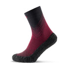 Kompressionssocken Skinners 2.0 Compression in Karminrot, Ansicht von links, erhältlich in unserem Onlineshop für Barfußschuhe. Die Kompression fördert die Blutzirkulation und sorgt für Komfort bei sportlichen Aktivitäten sowie während der Regeneration.