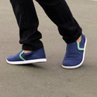 Xero Shoes Dillon Canvas Slip-On Kinder Barfußschuhe in Insignia Blue als Sneaker am Fuß im Onlineshop für Barfußschuhe