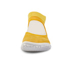 Frontansicht der gelben Ballerina-Barfußschuhe von Leguano. Die Schuhe präsentieren sich in einem fröhlichen Gelbton und bieten eine elegante, feminine Silhouette. Ideal für den täglichen Gebrauch und vielseitig kombinierbar. Jetzt erhältlich im Onlineshop für Barfußschuhe.