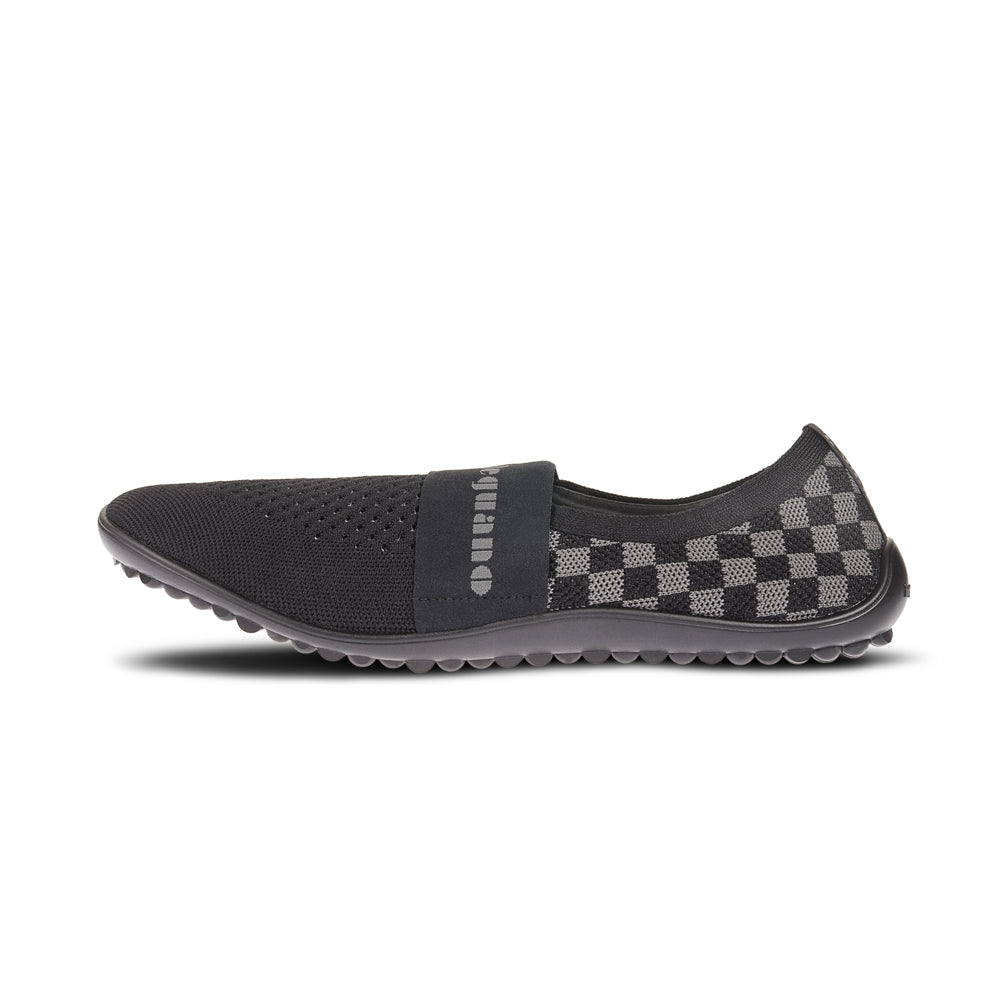Leguano Chess Barfußschuhe in Pepper, linke Seitenansicht, die die geschmeidige Silhouette und den Komfort der Schuhe zeigt. Jetzt im Onlineshop für Barfußschuhe erhältlich.
