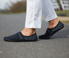 Leguano Chess Barfußschuhe in Pepper, ideal für lässige Outfits und den aktiven Lebensstil. Jetzt im Onlineshop für Barfußschuhe erhältlich.